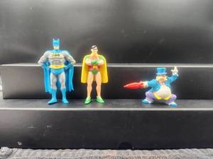 lot 130 image: 1989 Batman, Robin and the Penguin figures by Applause
