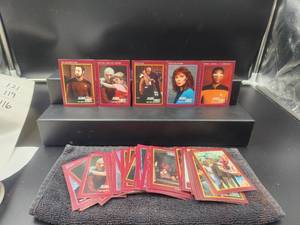 lot 127 image: 1991 Star Trek The Next Generation cards