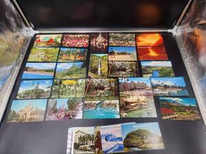 lot 116 image: Selection of vintage postcards (B5)