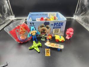 lot 146 image: Mixed selection of toys