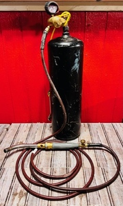 lot 9 image: Acetylene Bottle w Turbo Torch &amp Hose.&nbsp