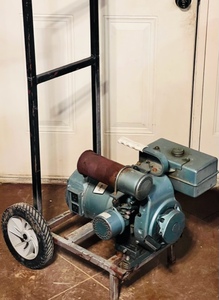 lot 7 image: Sears 1250W Portable Generator W Cart Included