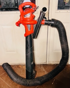 lot 17 image: Black &amp Decker Leaf Hog BlowerVac With Vortex Vacuum System BV4000