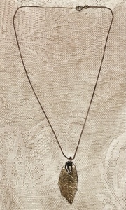 lot 22 image: 18-12 .925 Sterling Silver Necklace WLeaf Pendant&nbsp