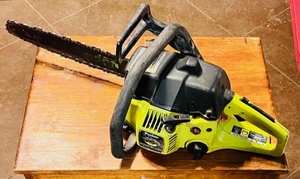 lot 23 image: Poulan Model 1950Woodshark 33cc Chainsaw