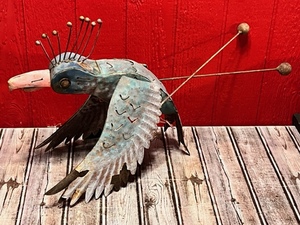 lot 30 image: Hanging Metal Yard Art Flapping Wings Bird