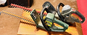 lot 65 image: Task Force 18 &amp Black &amp Decker 18 Deluxe Double Edge Shrub Hedge Trimmers