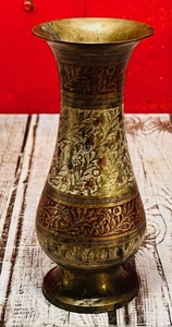lot 86 image: Stunning Vintage Brass Vase Made in India