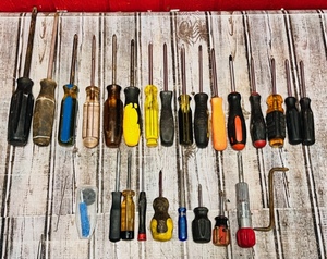 lot 104 image: Twenty-Six Assorted Phillips Screwdrivers&nbsp