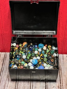 lot 119 image: Small Chest Full of Hundreds of Unsearched Marbles