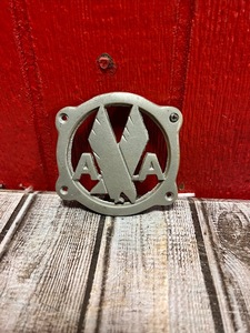 lot 122 image: Vintage American Airlines Badge Emblem