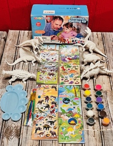 lot 124 image: Innocheer Dinosaur Painting Kit
