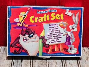 lot 125 image: Looney Tunes Craft Set