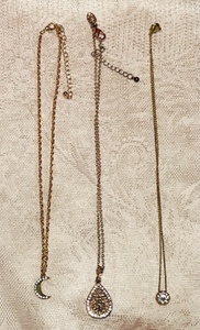 lot 128 image: Three Beautiful Pendants on Chains