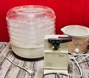 lot 156 image: Sunbeam Power Pierce Can Opener, Rival Model SCR200 Slow Cooker, &amp Food Dehydrator&nbsp