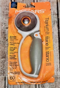 lot 168 image: Fiskars Rotary Cutter 60mm LoopSoft Grip W Titanium Blade