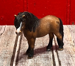 lot 171 image: Schleich Dartmoor Mare Pony #13651 Bay Horse Figure 2008