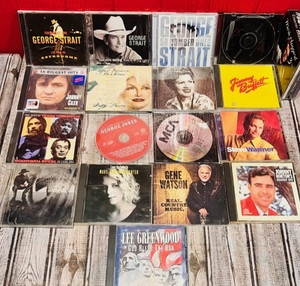lot 192 image: 20 CDs From Current &amp Past Country Greats