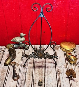 lot 219 image: 8 Piece Collection of Brass Collectibles
