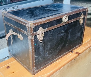 lot 241 image: AntiqueVintage Flat Top Steamer Trunk