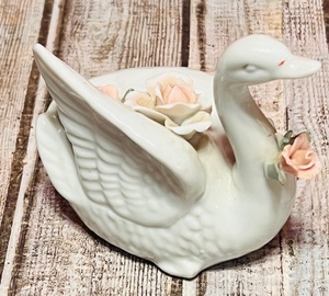 lot 248 image: Vintage Swan Figurine W Bone China Pink Roses