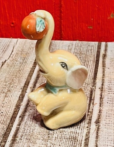lot 250 image: Rare Vintage 4 Painted Porcelain Elephant Figurine WTrunk Picking Apple - Made in Japan