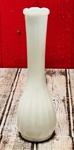 lot 260 image: Vintage 8 Milk Glass CLG Co. Vase