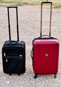 lot 263 image: Pierre Cardin &amp Delsey Roll-Around Bags