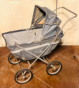 lot 274 image: AntiqueVintage Baby Carriage