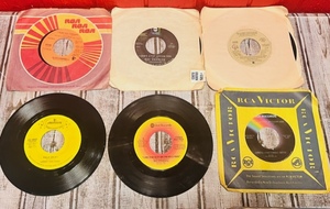 lot 283 image: Lot of Six 45 Records - Including Loretta LynnConway Twitty, Bellamy Brothers, Ray Charles, Red Steagall, &amp Glen Campbell