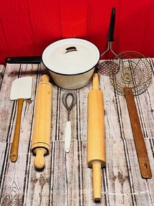 lot 288 image: Vintage White Porcelain Coated Saucepan W Six Vintage Cooking Utensils&nbsp
