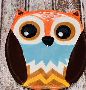 lot 291 image: 7-12 x 7 Vintage Hand-Painted Multipurpose Owl Plate