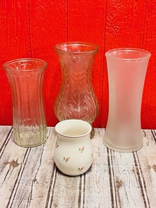 lot 309 image: Vintage Clear Hoosier Glass Vase10 Ribbed & Diamond Pressed #4088-9, 1981 F. T. D. Leaf Pattern Glass Vase 9, 4-12 Telaflora Pink Roses Vase Made in Portugal, & Elegant 10 Frosted White Vase
