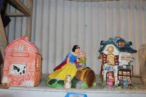 lot 8 image: Vintage Cookie Jars by Treasure Craft, Bake Shop and 1 Other