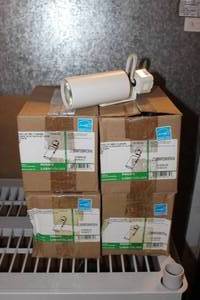 lot 10 image: Unused 4 Phillips mini led trac-lites white in color