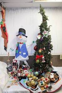 lot 29 image: Christmas Decorations, Including a Tree