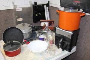 lot 151 image: Misc Cookware