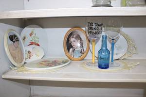 lot 93 image: Vintage Hand Painted oval Pictures and other Home Decor