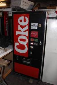 lot 92 image: Vintage Coke Vending Machine tested comes on