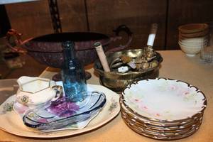 lot 177 image: Brass and Ceramic items
