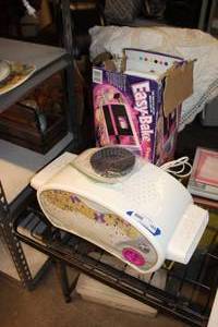lot 184 image: 2 Easy Bake Ovens