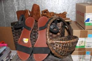 lot 230 image: Womens shoes (3 pairs) size 7 and basket