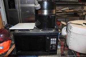 lot 47 image: Microwave, Air fryer and Cutting board