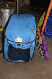 lot 49 image: Portable Dog Crate, Dog chain steak, and 2 umbrellas