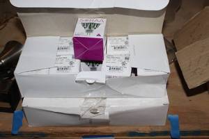 lot 121 image: SORAA LED MR16 replacement bulbs, 2 cases