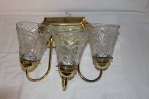 lot 137 image: Wall Mount Light Fixture