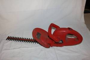 lot 83 image: Black and Decker Hedge Trimmer Electric
