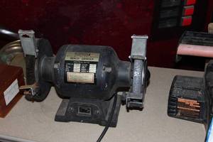 lot 161 image: Central Machinery Heavy Duty All Bearing Bench Grinder tested powers On