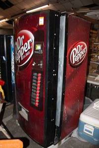 lot 87 image: Dr Pepper Vending Machine