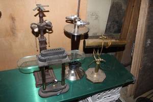lot 220 image: 4 desk Office Style Lamps see photos